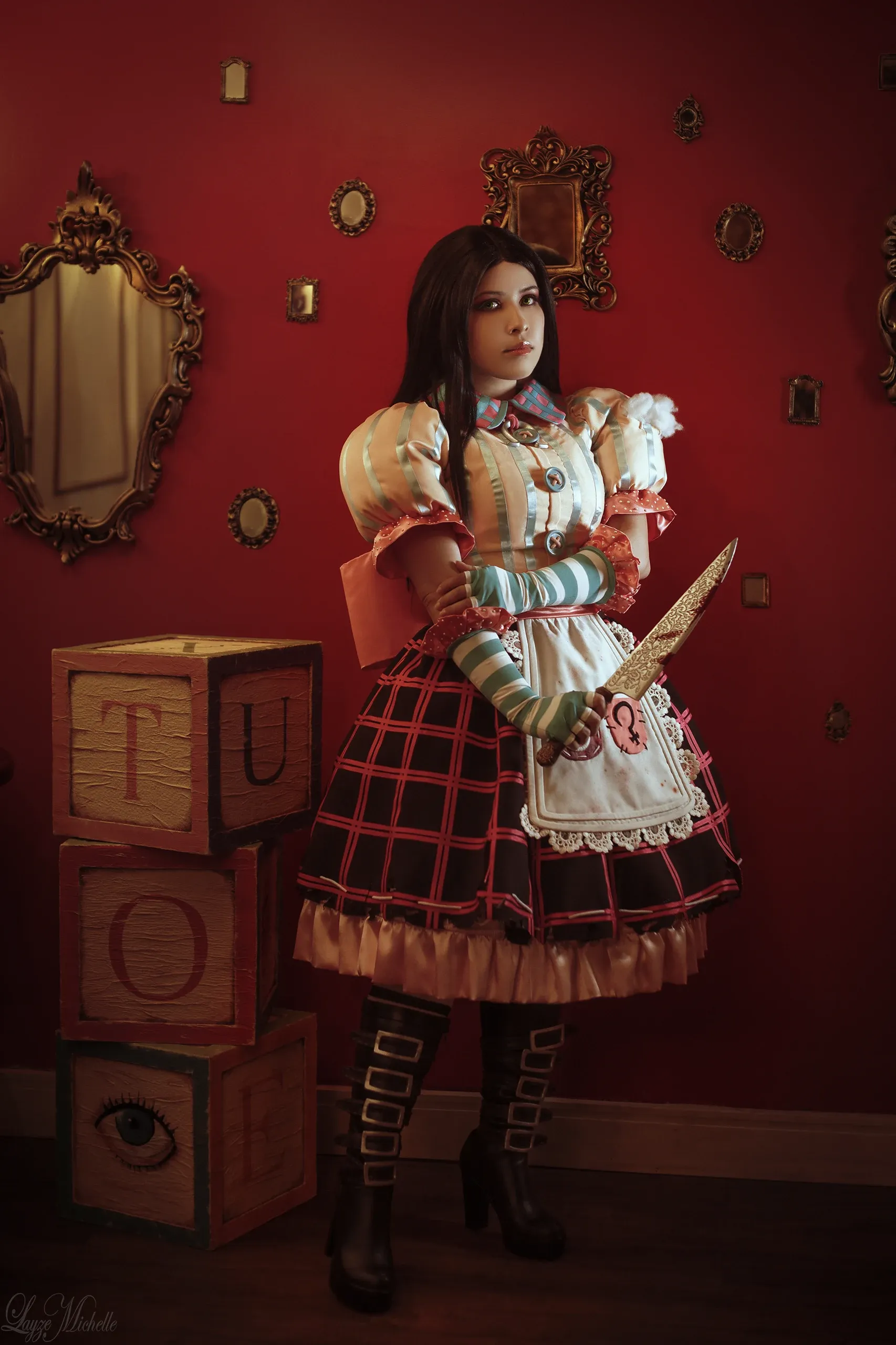 Cosplay Alice Liddell (Vestido Mal Costurado) — Alice Madness Returns