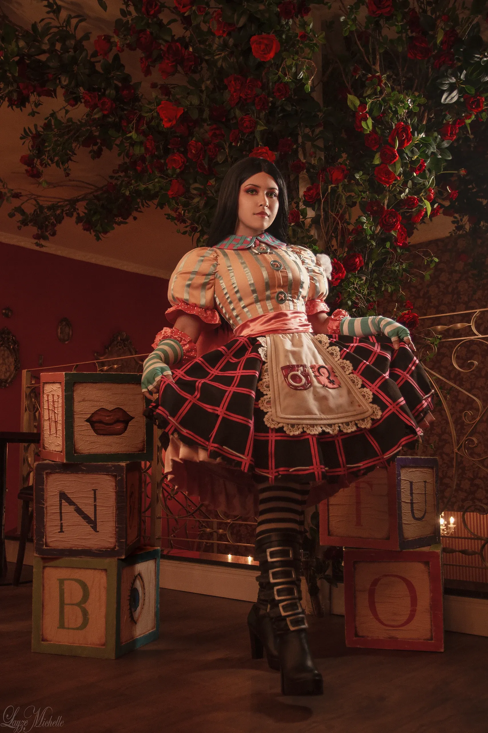 Cosplay Alice Liddell (Vestido Mal Costurado) — Alice Madness Returns