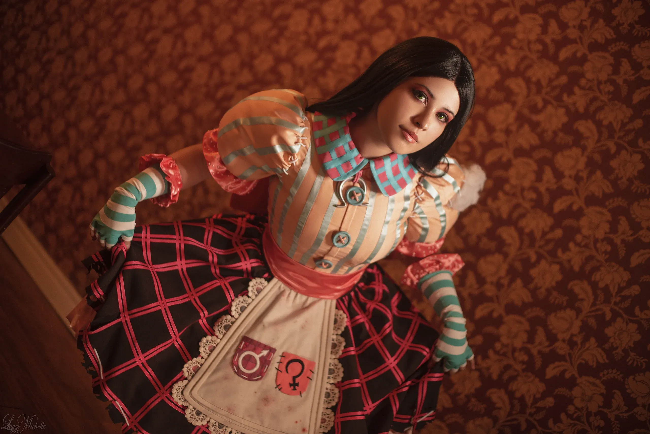 Cosplay Alice Liddell (Vestido Mal Costurado) — Alice Madness Returns