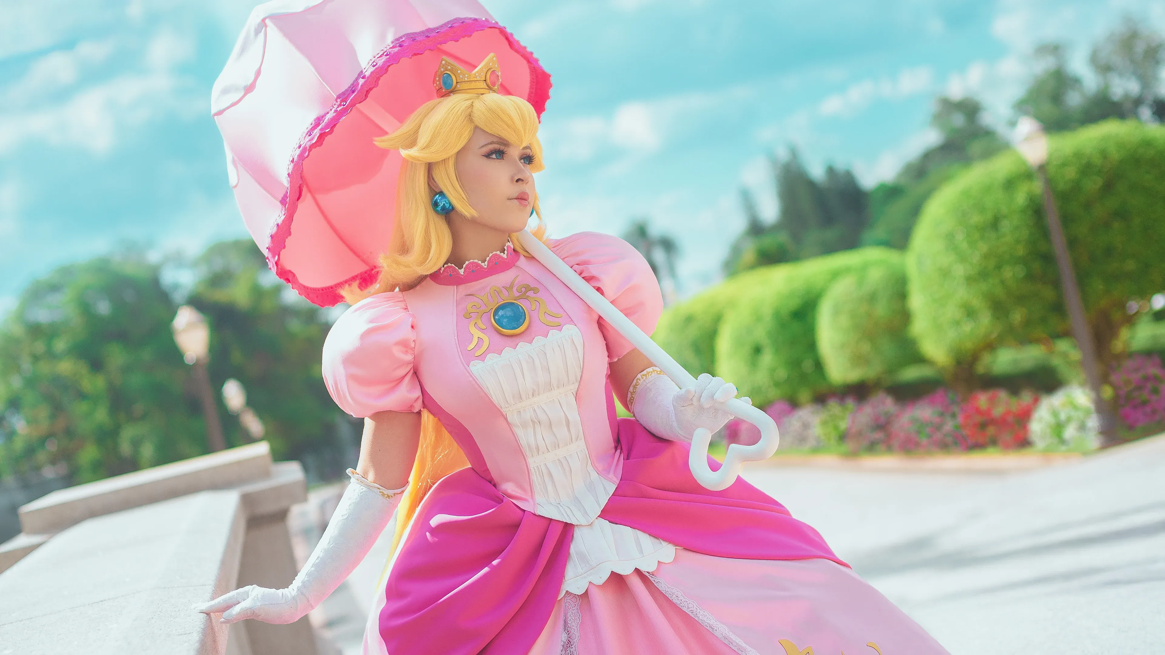 Layze Michelle — cosplay Princess Peach (Super Mario)