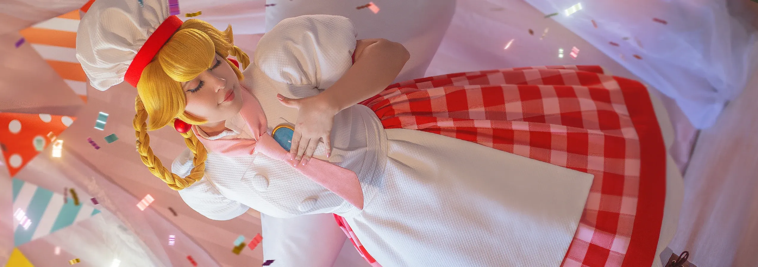Layze Michelle — cosplay de Princess Peach Patissiere (Princess Peach Showtime!)